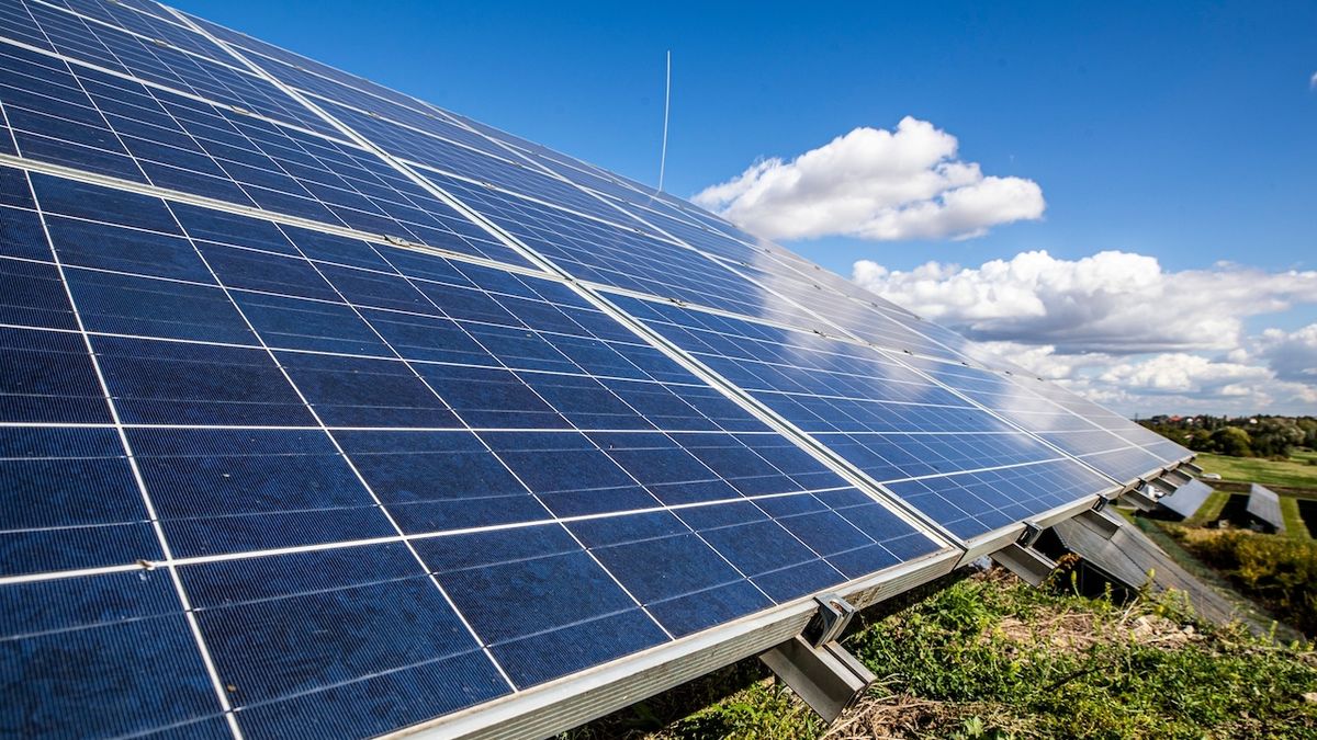 Stát nemusí provozovateli fotovoltaické elektrárny platit škodu kvůli odpadu z panelů